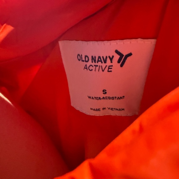 Old Navy Women's Bright Red Puffer Jacket - Picture 4 of 5